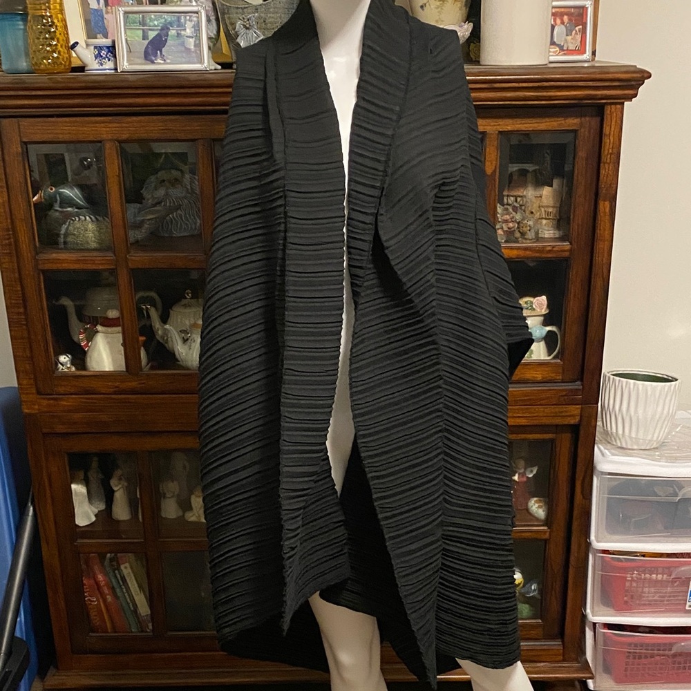 Edwin Women's Black Ribbed Shrug